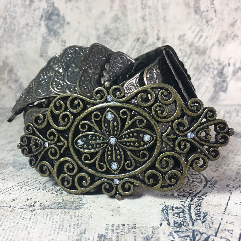 Elastic and metallic beautiful belt
